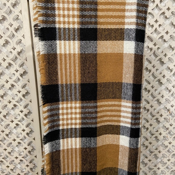 ModCloth Oversized Plaid Blanket Scarf Wrap 60x108 Camel Black White - Picture 2 of 5